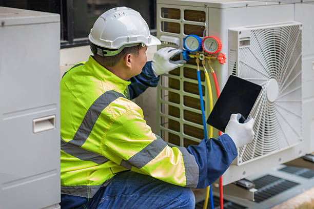Professional Hvac technician working in Ivanhoe, TX